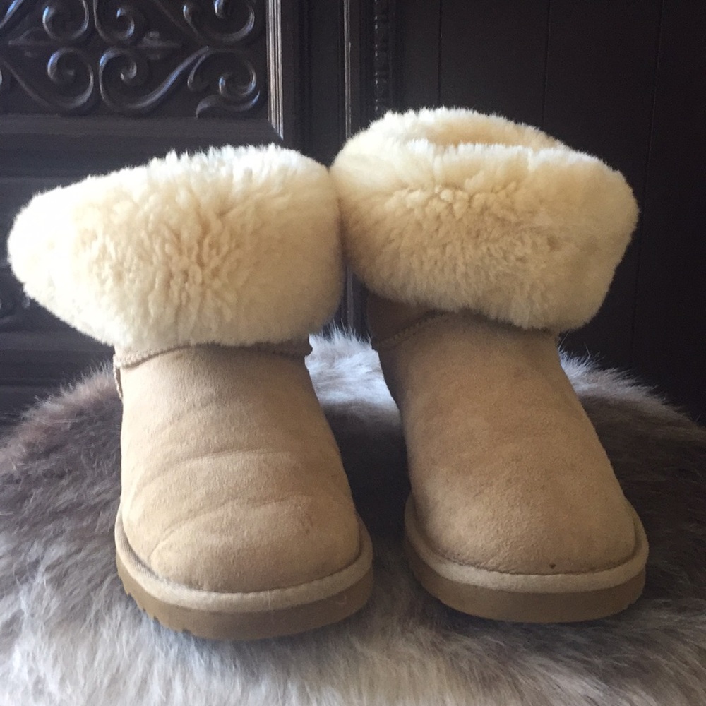 UGG Short Bailey Button Boot